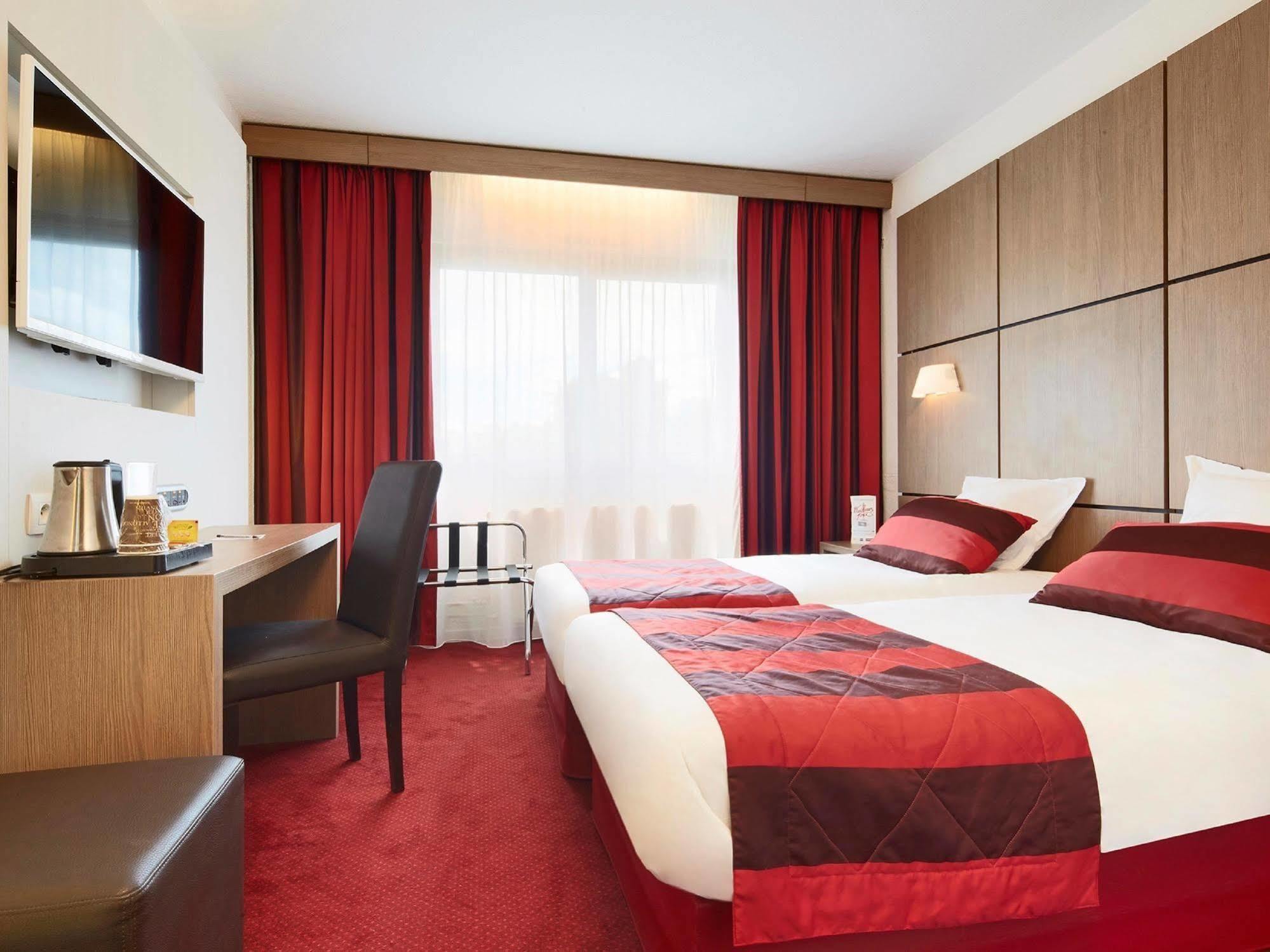 Kyriad Grenoble Centre Экстерьер фото